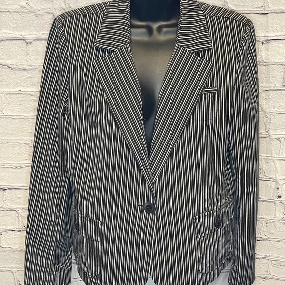 Erin London Striped Blazer - Picture 2 of 6